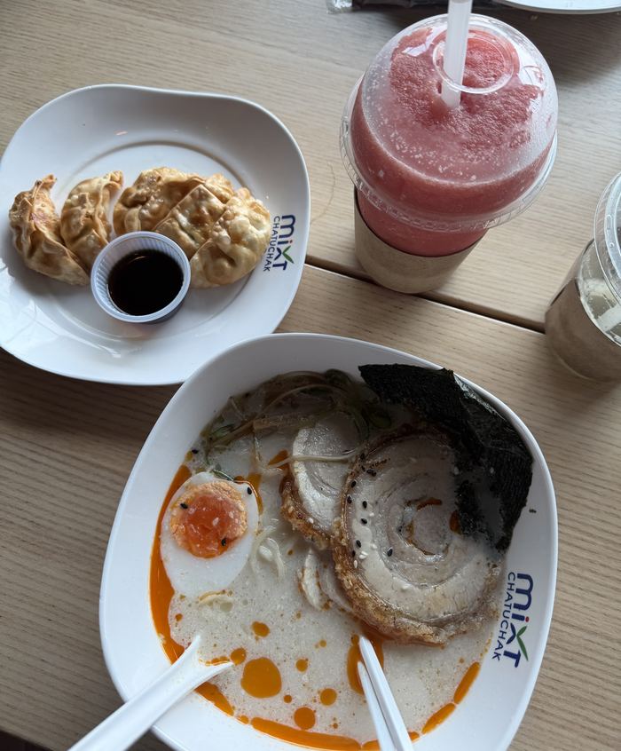 Ramen, gyoza, and a smoothie at a mall food court
